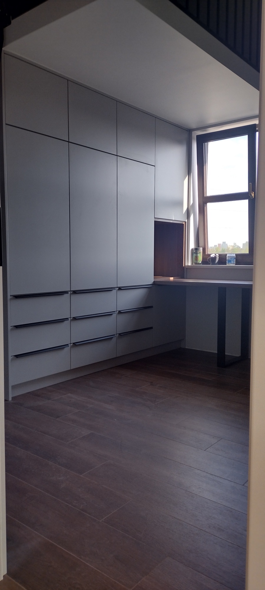 Szara zabudowa biurowa